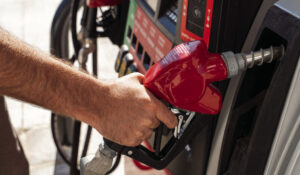 Gas prices decline leading toward 4th of July weekend